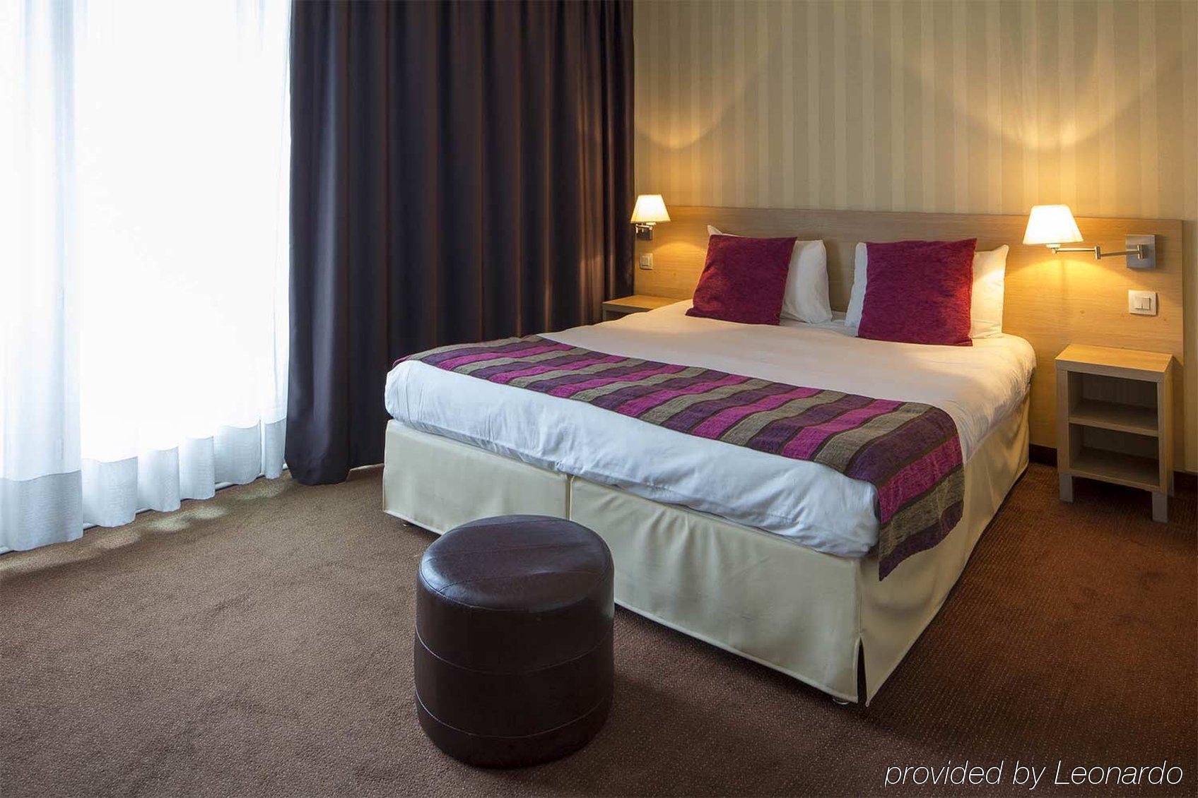 La Regence Hotel Courbevoie Buitenkant foto